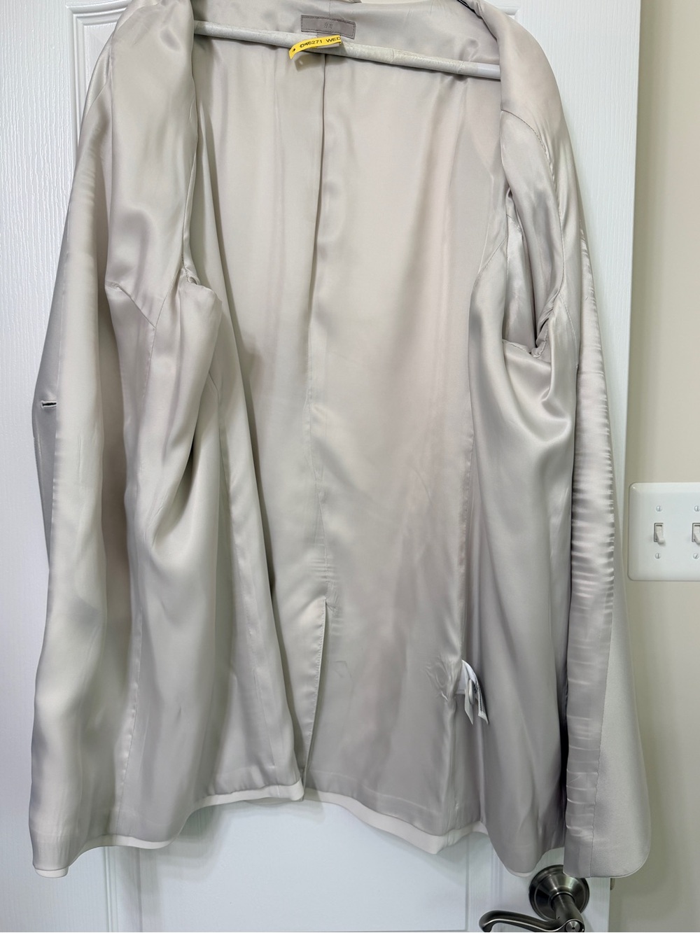 H&M Women’s Cream Single-Button Oversized Blazer - Picture 3 of 3